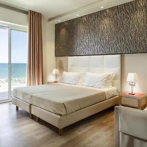 hotel-kursaal-riccione.emilia-romagnahotels.net/